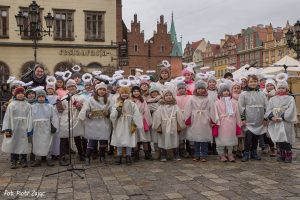 Wrocław: schola Totus Tuus na Orszaku Trzech Króli